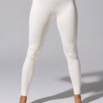 The Seamless Legging in cream, front view from the waist down
